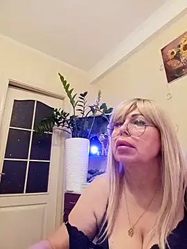 Snapshot of SusieNoreen chatting on 09/12/25, 12:11 SusieNoreen online show from 09/12/25, 12:11