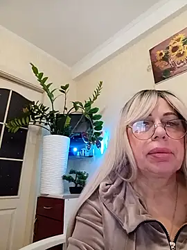 Snapshot of SusieNoreen chatting on 10/02/25, 01:01 SusieNoreen online show from 10/02/25, 01:01