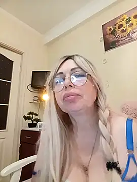 Snapshot of SusieNoreen chatting on 10/09/25, 01:03 SusieNoreen online show from 10/09/25, 01:03
