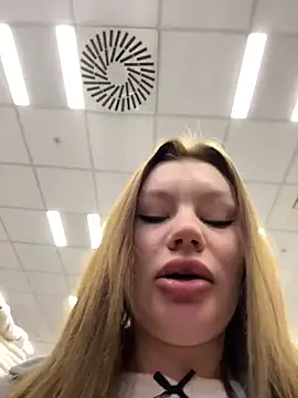 Snapshot of justmila chatting on 12/17/24, 02:22 justmila online show from 12/17/24, 02:22