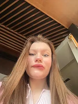 Snapshot of justmila chatting on 01/13/25, 10:47 justmila online show from 01/13/25, 10:47