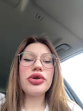 Snapshot of justmila chatting on 02/17/25, 10:40 justmila online show from 02/17/25, 10:40