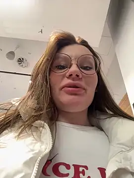 Snapshot of justmila chatting on 02/24/25, 10:59 justmila online show from 02/24/25, 10:59