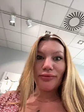 Snapshot of justmila chatting on 09/11/25, 12:05 justmila online show from 09/11/25, 12:05