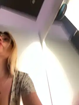 Snapshot of justmila chatting on 09/25/25, 11:25 justmila online show from 09/25/25, 11:25