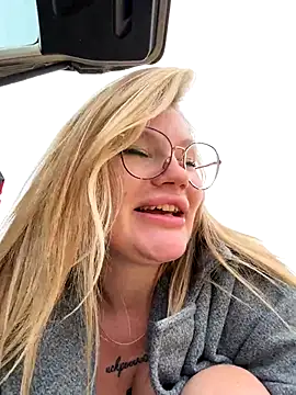 Snapshot of justmila chatting on 09/30/25, 11:26 justmila online show from 09/30/25, 11:26