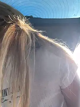 Snapshot of justmila chatting on 10/25/25, 10:01 justmila online show from 10/25/25, 10:01