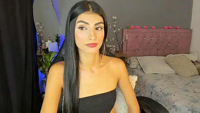 Snapshot of April_Scarlett chatting on 02/08/25, 01:11 April Scarlett online show from 02/08/25, 01:11