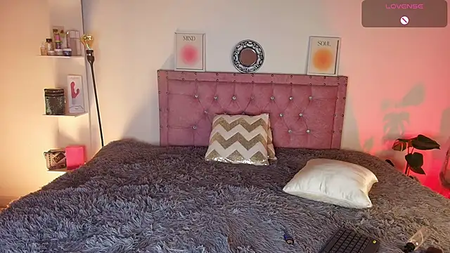 Snapshot of April_Scarlett chatting on 11/06/25, 11:26 April Scarlett online show from 11/06/25, 11:26