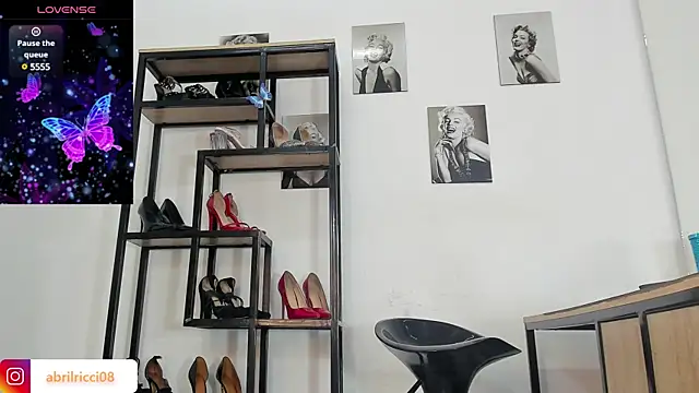 abril ricci online show from 12/31/24, 03:45