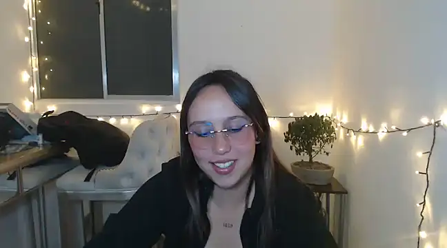 Snapshot of Skarlet_Adams28 chatting on 01/28/25, 10:34 Skarlet Adams28 online show from 01/28/25, 10:34