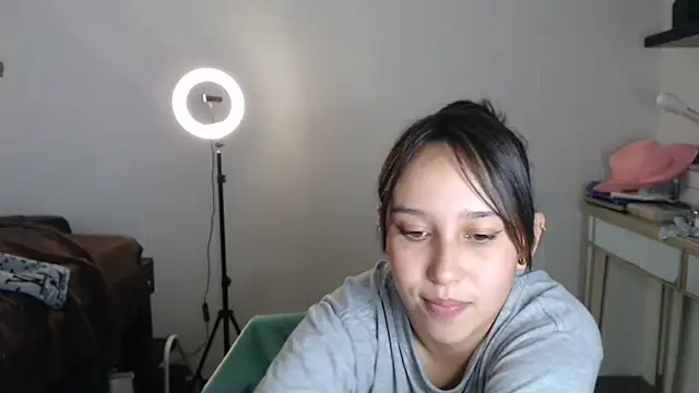 Snapshot of Skarlet_Adams28 chatting on 03/19/25, 01:43 Skarlet Adams28 online show from 03/19/25, 01:43