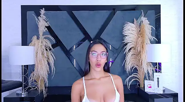 KylieWhite online show from 03/03/25, 12:37