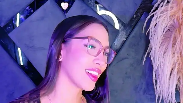 KylieWhite online show from 11/18/25, 02:43