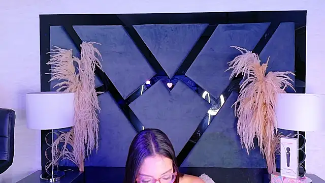 KylieWhite online show from 11/30/25, 01:37