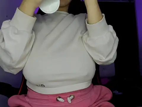 silviamilk online show from 11/25/25, 04:01