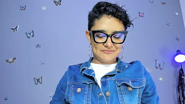 Kaira mosse online show from 10/17/25, 11:13