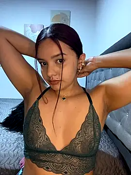 Melanyprada online show from 12/14/25, 09:25