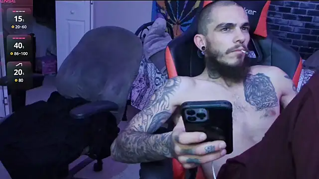 Snapshot of XMeF10 chatting on 01/19/25, 12:17 XMeF10 online show from 01/19/25, 12:17