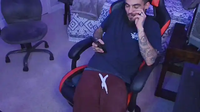 Snapshot of XMeF10 chatting on 01/25/25, 09:15 XMeF10 online show from 01/25/25, 09:15