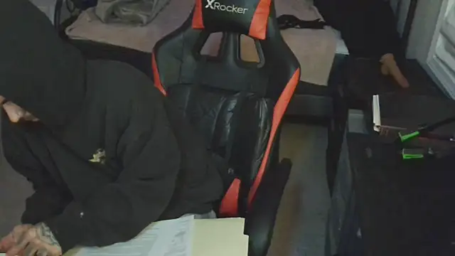 Snapshot of XMeF10 chatting on 01/29/25, 02:51 XMeF10 online show from 01/29/25, 02:51