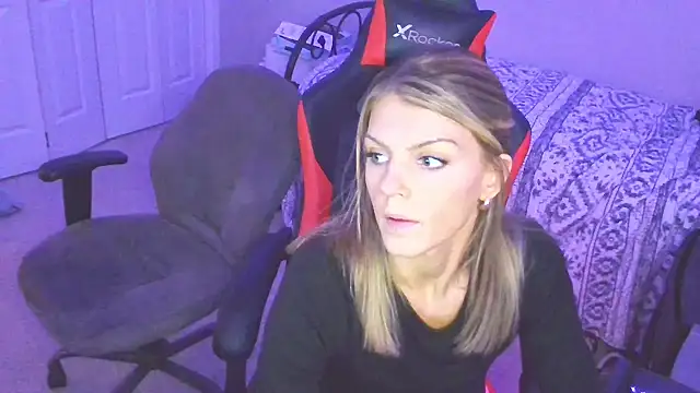 Snapshot of XMeF10 chatting on 02/03/25, 06:45 XMeF10 online show from 02/03/25, 06:45