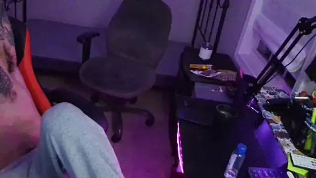 Snapshot of XMeF10 chatting on 02/15/25, 02:04 XMeF10 online show from 02/15/25, 02:04