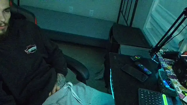 Snapshot of XMeF10 chatting on 02/15/25, 06:44 XMeF10 online show from 02/15/25, 06:44