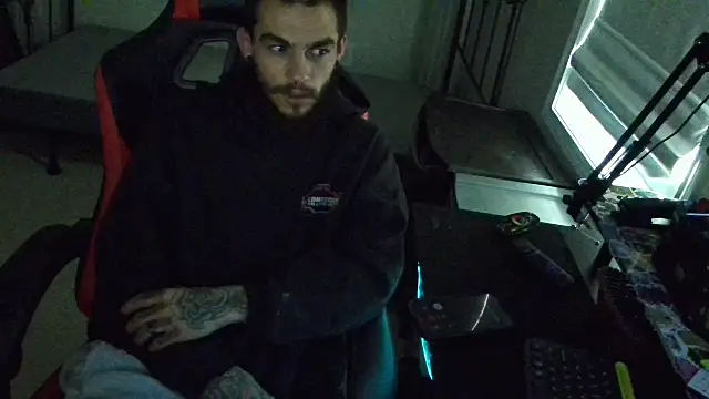 Snapshot of XMeF10 chatting on 02/15/25, 03:06 XMeF10 online show from 02/15/25, 03:06