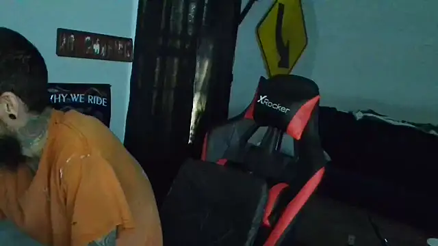 Snapshot of XMeF10 chatting on 02/23/25, 09:05 XMeF10 online show from 02/23/25, 09:05