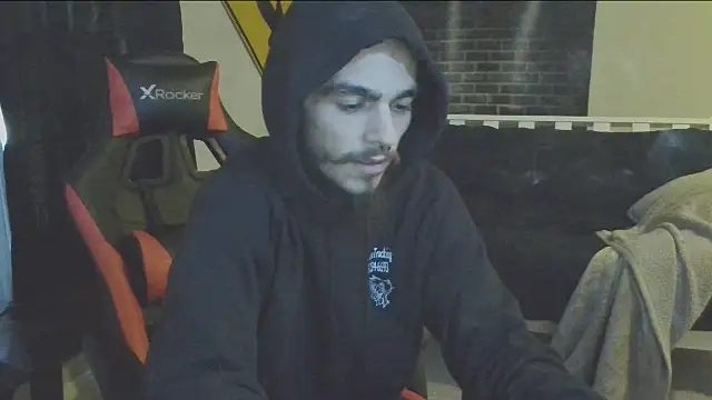 Snapshot of XMeF10 chatting on 03/02/25, 01:05 XMeF10 online show from 03/02/25, 01:05