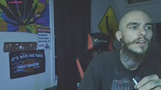 Snapshot of XMeF10 chatting on 03/07/25, 12:04 XMeF10 online show from 03/07/25, 12:04