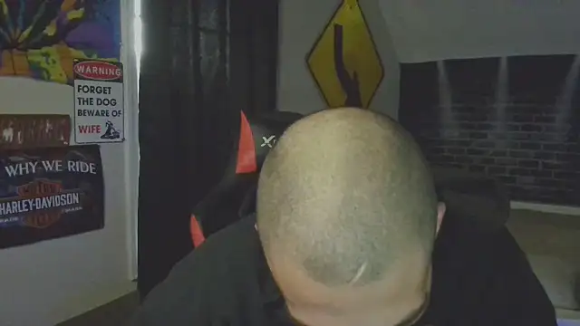 Snapshot of XMeF10 chatting on 03/11/25, 12:39 XMeF10 online show from 03/11/25, 12:39