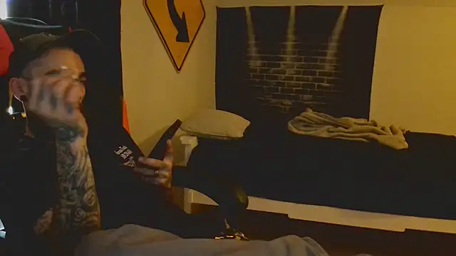 Snapshot of XMeF10 chatting on 03/13/25, 06:12 XMeF10 online show from 03/13/25, 06:12