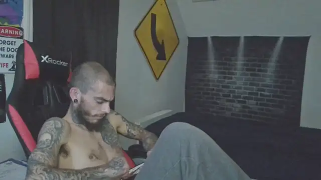 Snapshot of XMeF10 chatting on 03/18/25, 08:47 XMeF10 online show from 03/18/25, 08:47