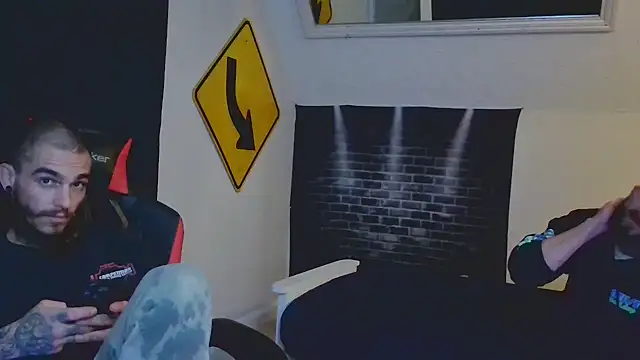 Snapshot of XMeF10 chatting on 03/19/25, 03:30 XMeF10 online show from 03/19/25, 03:30