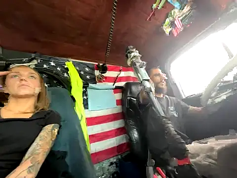 Snapshot of XMeF10 chatting on 09/09/25, 03:22 XMeF10 online show from 09/09/25, 03:22