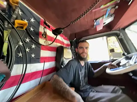 Snapshot of XMeF10 chatting on 09/17/25, 03:46 XMeF10 online show from 09/17/25, 03:46