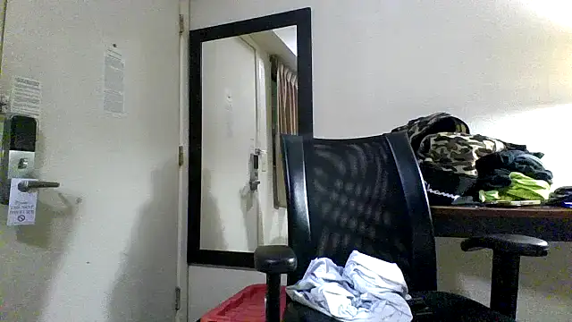 Snapshot of XMeF10 chatting on 12/21/25, 09:38 XMeF10 online show from 12/21/25, 09:38