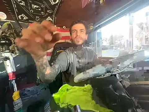 Snapshot of XMeF10 chatting on 01/13/26, 04:12 XMeF10 online show from 01/13/26, 04:12