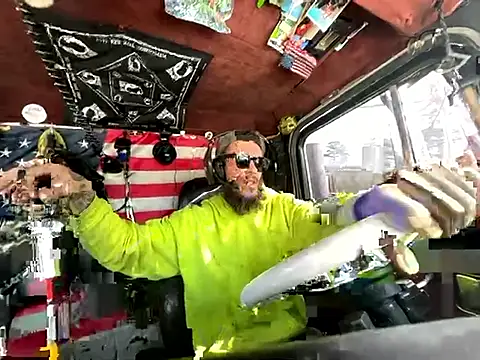 Snapshot of XMeF10 chatting on 01/15/26, 04:00 XMeF10 online show from 01/15/26, 04:00