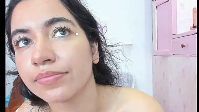 Snapshot of Katiaflex chatting on 03/01/25, 04:15 Katiaflex online show from 03/01/25, 04:15