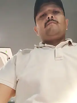 Snapshot of Akhil3290 chatting on 03/11/25, 04:07 Akhil3290 online show from 03/11/25, 04:07