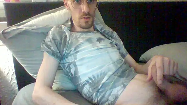 Snapshot of passif520 chatting on 03/13/25, 08:43 passif520 online show from 03/13/25, 08:43