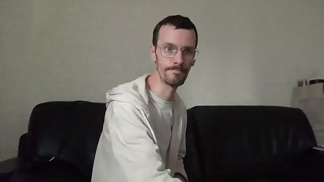 Snapshot of passif520 chatting on 09/14/25, 09:52 passif520 online show from 09/14/25, 09:52