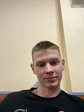 Snapshot of fameboyboo chatting on 01/04/25, 07:02 fameboyboo online show from 01/04/25, 07:02