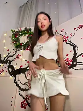 Snapshot of DesiredHoney chatting on 12/29/24, 06:27 DesiredHoney online show from 12/29/24, 06:27