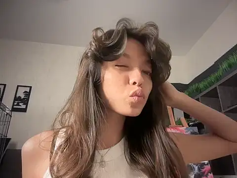 Snapshot of DesiredHoney chatting on 09/27/25, 05:51 DesiredHoney online show from 09/27/25, 05:51