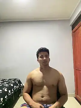 Snapshot of 2Tussiboy chatting on 01/08/25, 03:29 2Tussiboy online show from 01/08/25, 03:29