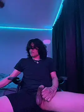 Snapshot of plutomf chatting on 10/19/25, 03:18 plutomf online show from 10/19/25, 03:18